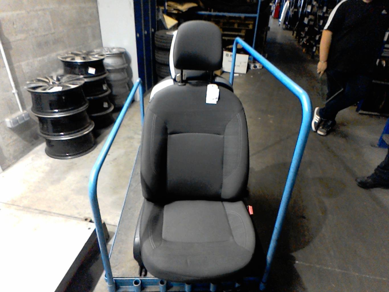 Siege avant droit DACIA LODGY PHASE 2 Diesel - 1