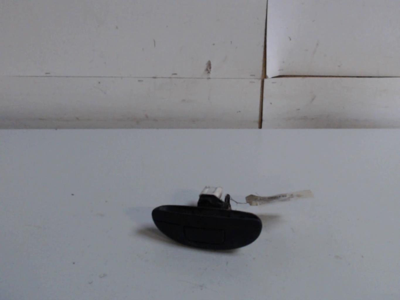 Bouton de coffre RENAULT SCENIC 1 PHASE 2 Diesel - 1