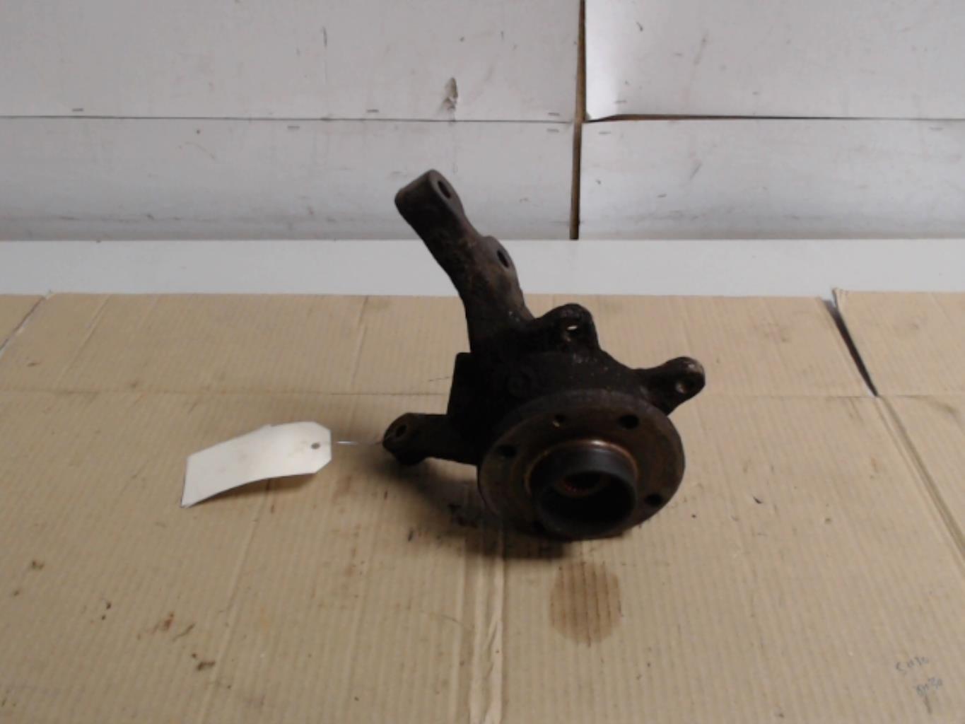 Fusee avant droit RENAULT CLIO 2 PHASE 1 Essence - 1