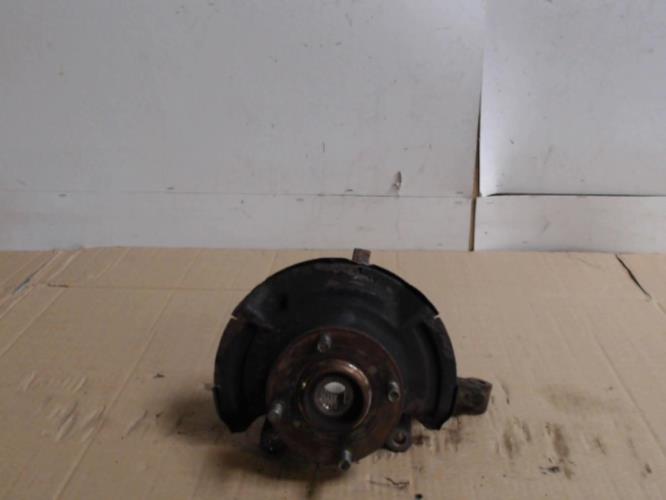 Fusee avant droit - NISSAN...