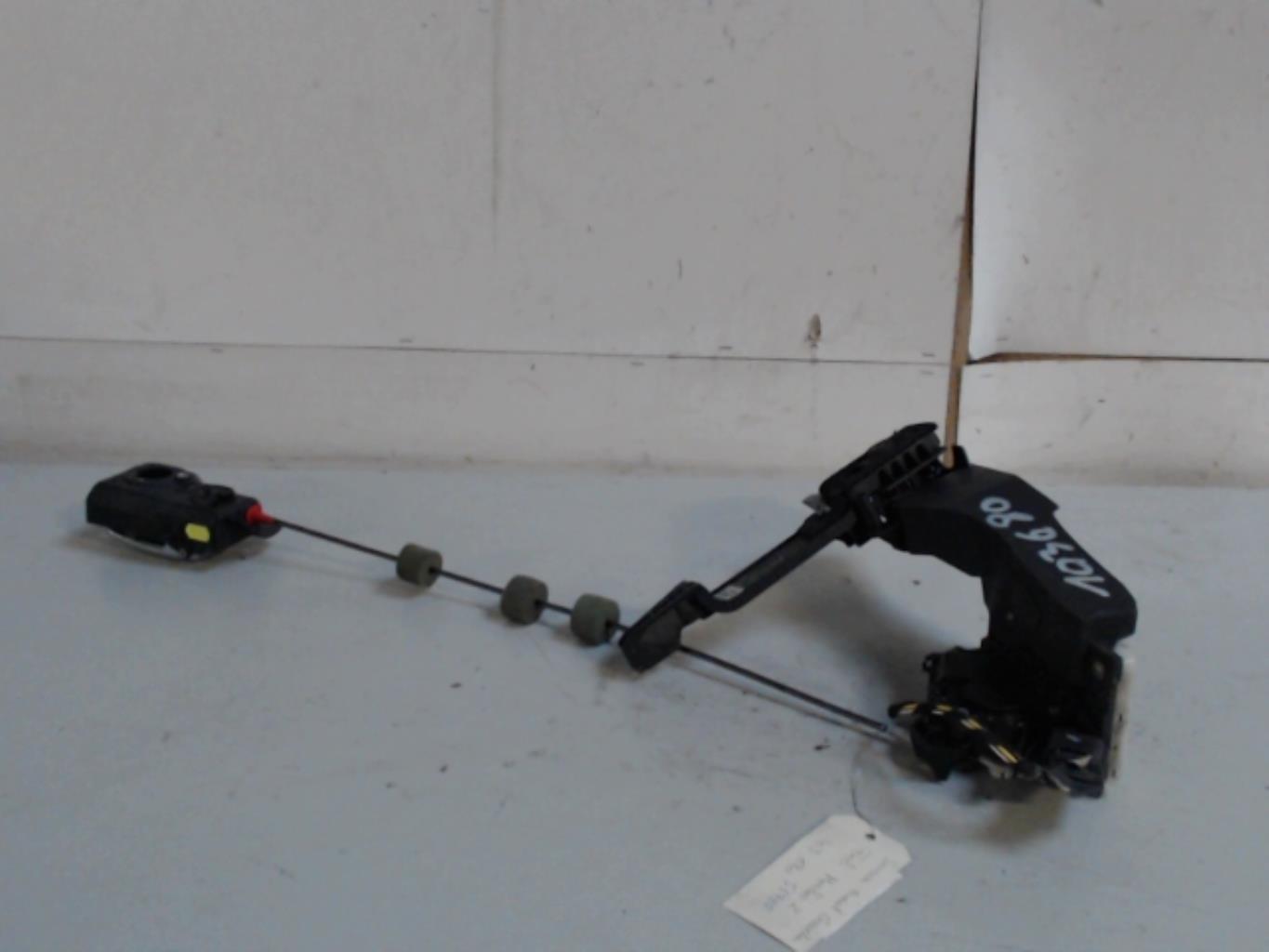 Serrure avant gauche FORD MONDEO 2 Diesel - 1