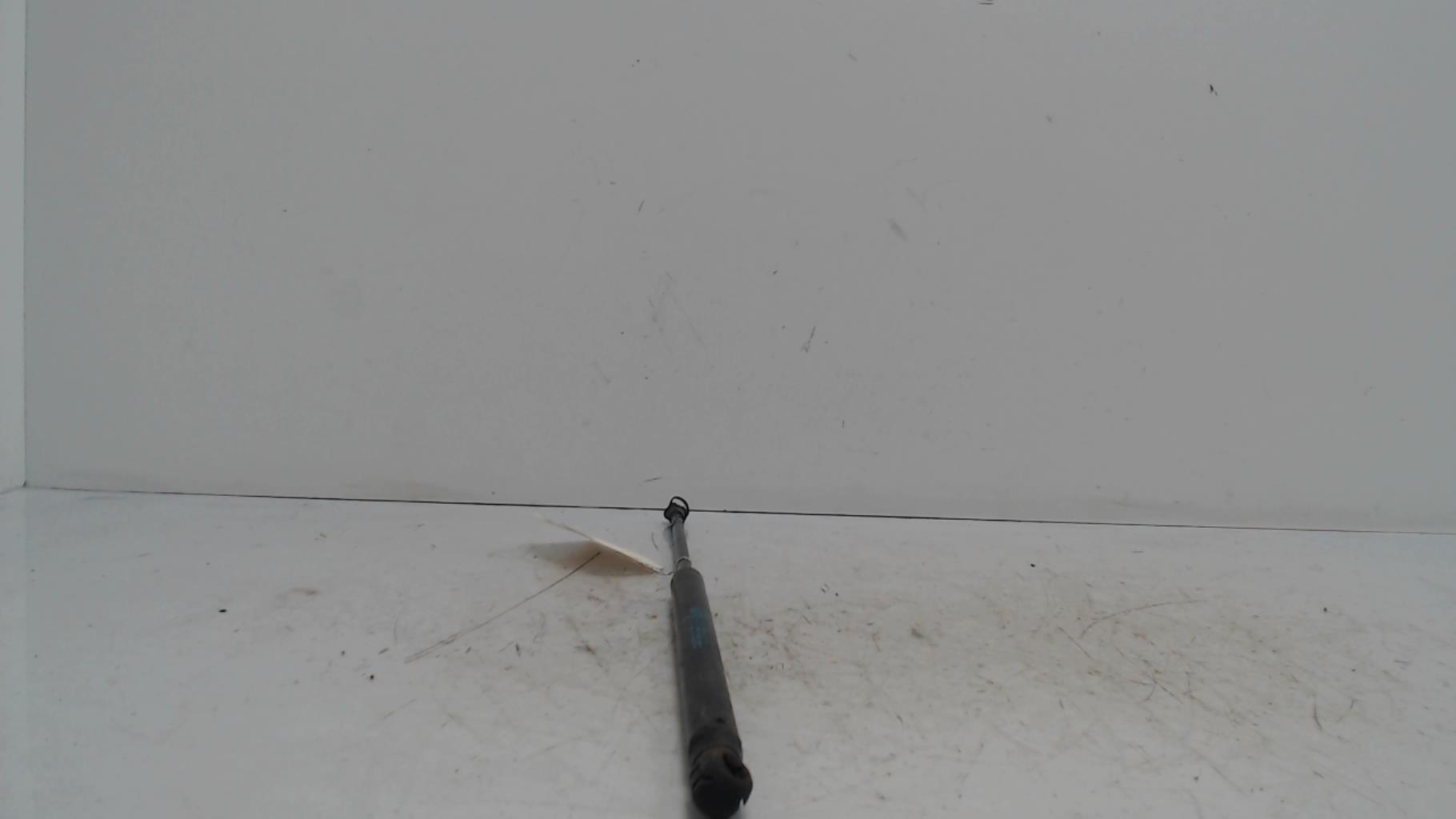 Verin de coffre droit VOLKSWAGEN FOX Essence - 1