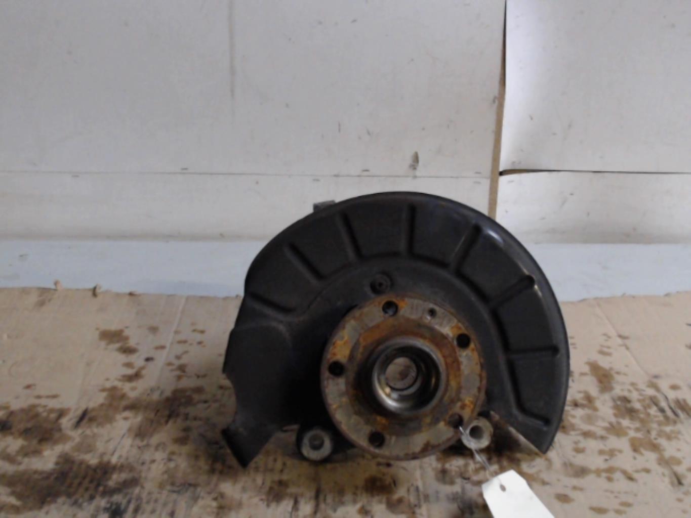Fusee avant droit VOLKSWAGEN PASSAT 5 Diesel - 1