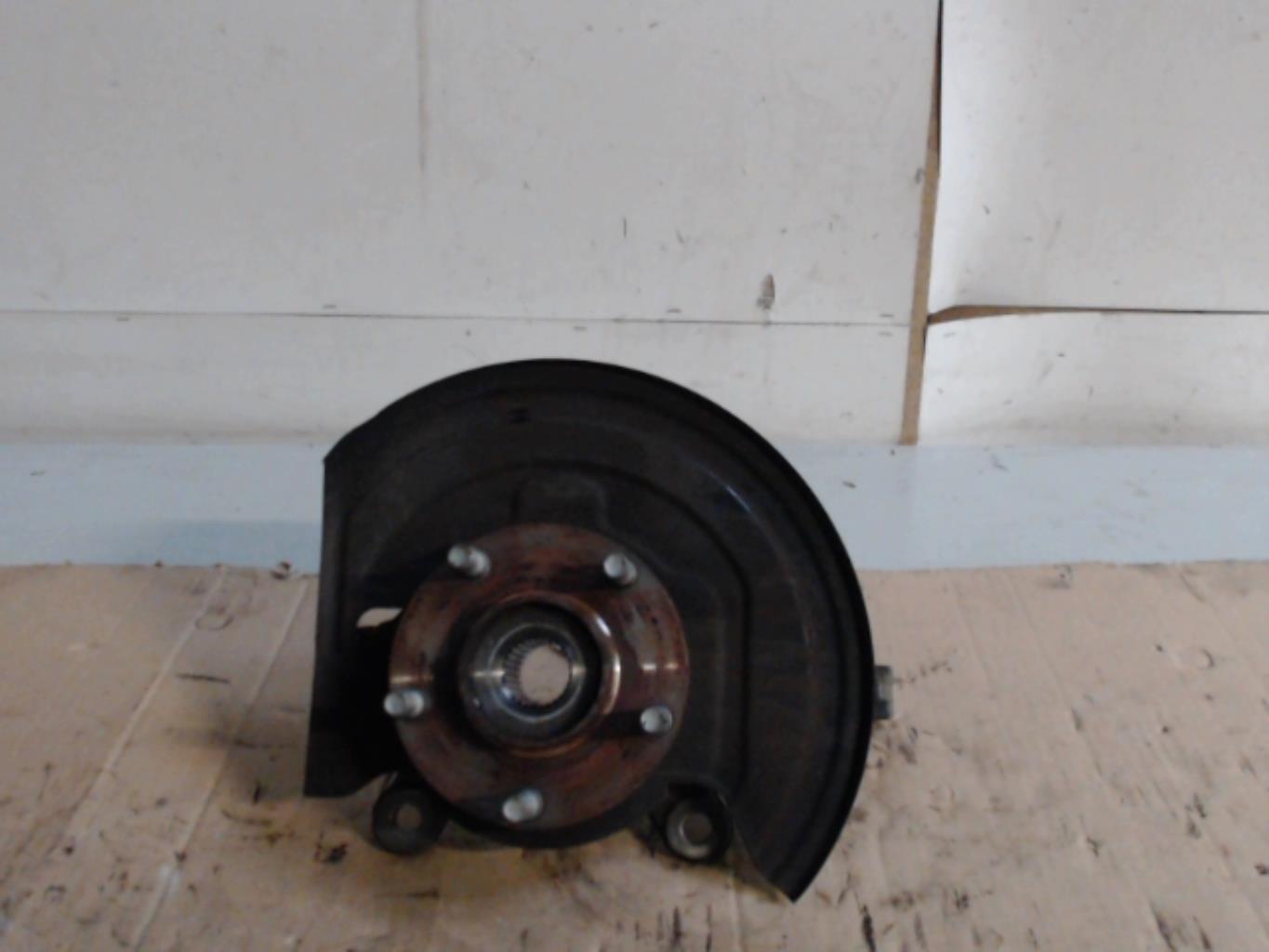 Fusee avant droit NISSAN JUKE 1 PHASE 1 Diesel - 1