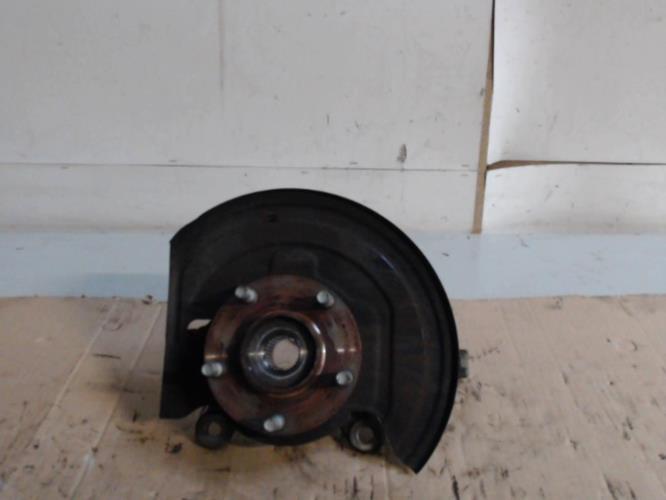 Fusee avant droit - NISSAN...