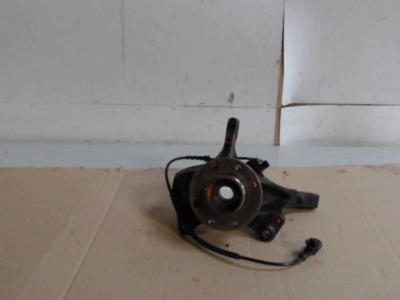 Fusee avant droit RENAULT WIND CABRIOLET  - 1