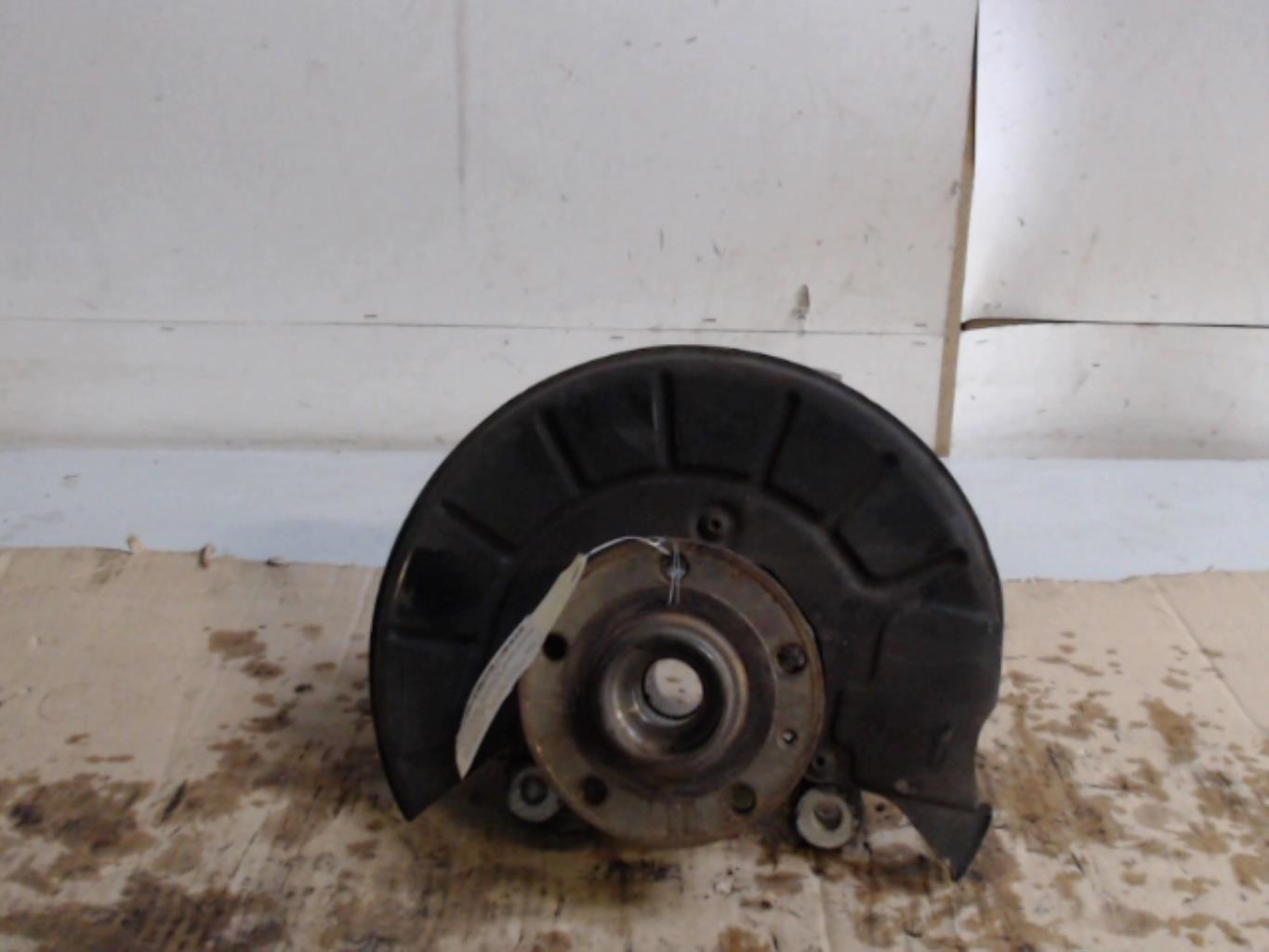 Fusee avant gauche VOLKSWAGEN PASSAT 5 Diesel - 1