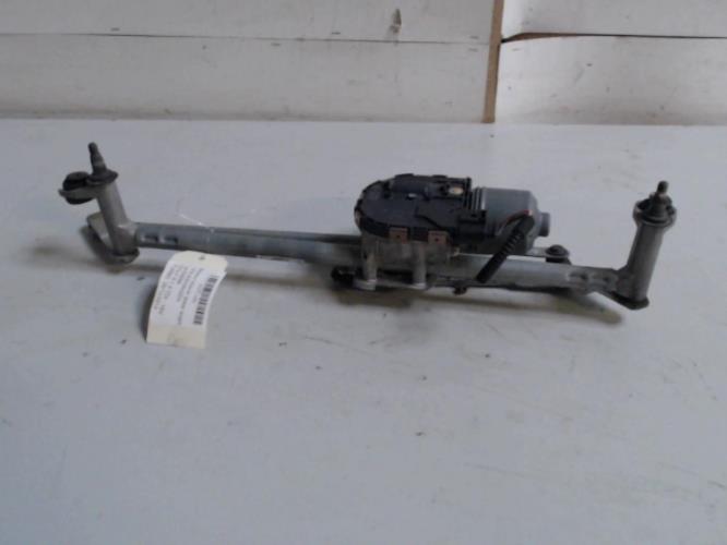 Moteur essuie glace avant -...
