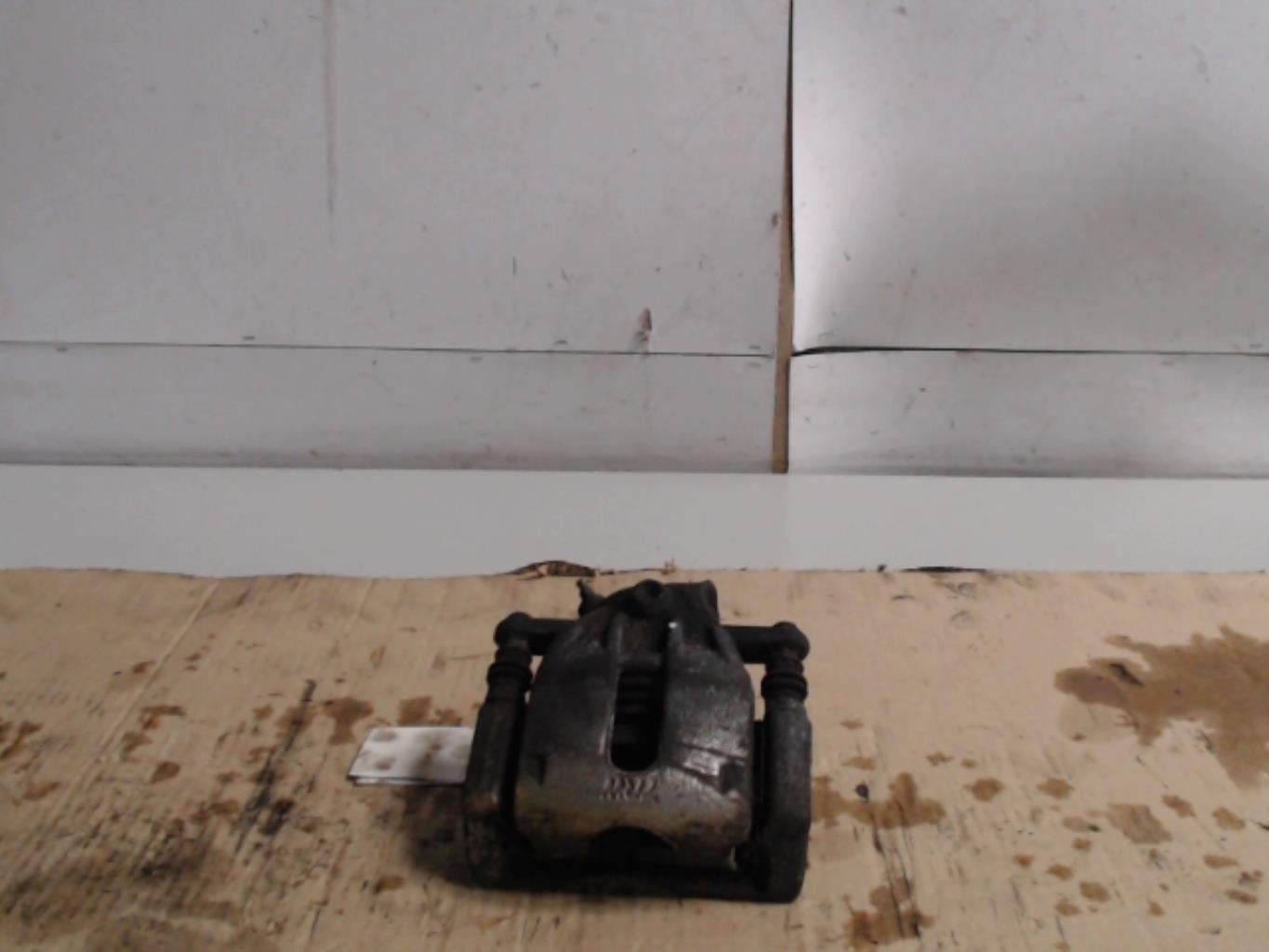 Etrier avant droit (freinage) RENAULT CLIO 3 PHASE 1 BREAK  - 1