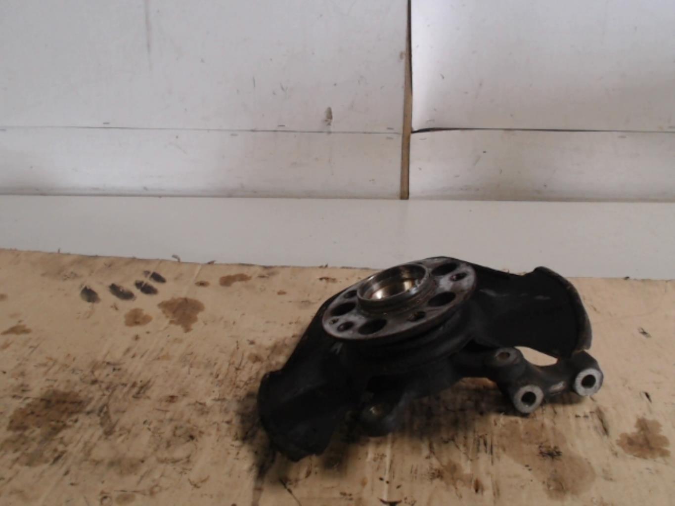 Fusee avant droit MERCEDES CLASSE B 245 PHASE 1 Diesel - 1