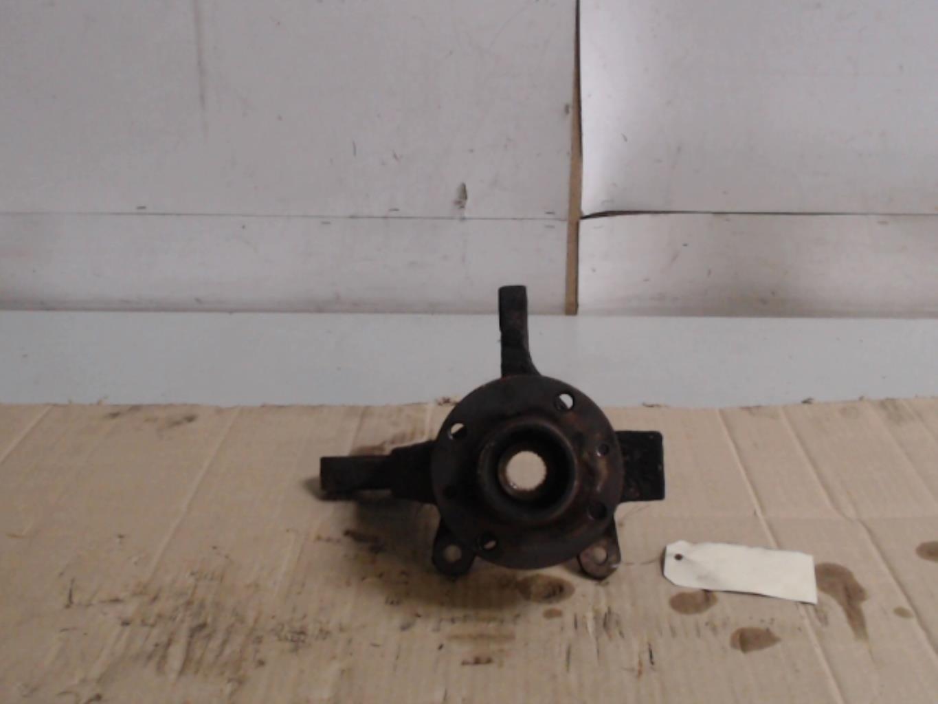 Fusee avant gauche NISSAN MICRA 3 PHASE 2 Essence - 1