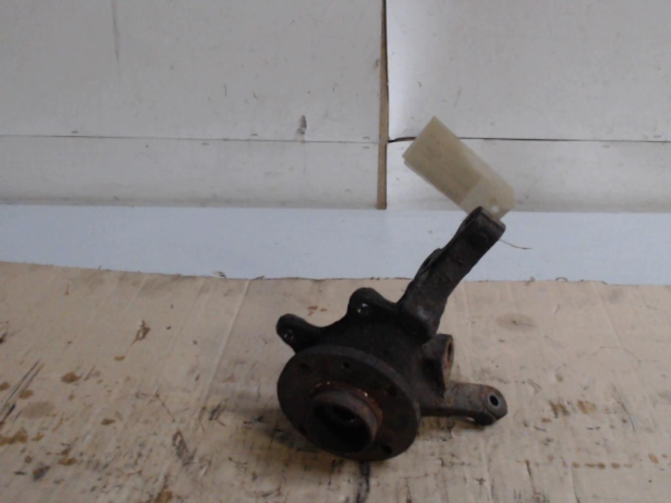 Fusee avant gauche RENAULT CLIO 2 PHASE 2  - 1