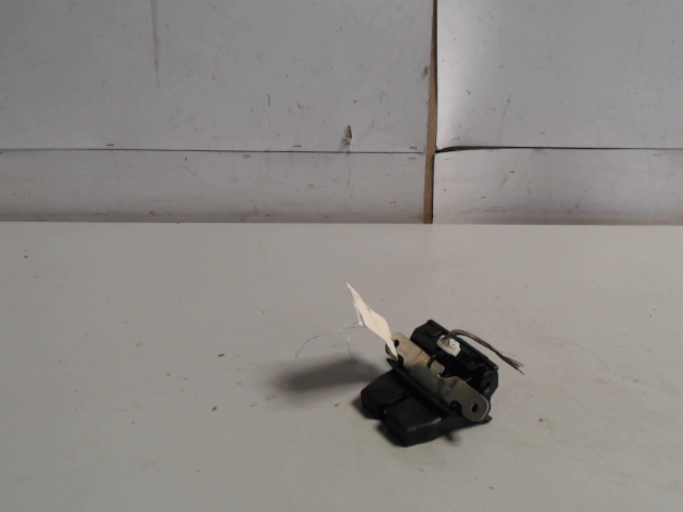 Serrure de hayon FORD FIESTA 6 PHASE 1 Diesel - 1