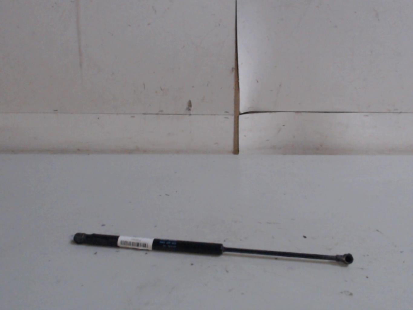 Verin de coffre gauche VOLKSWAGEN FOX  - 1