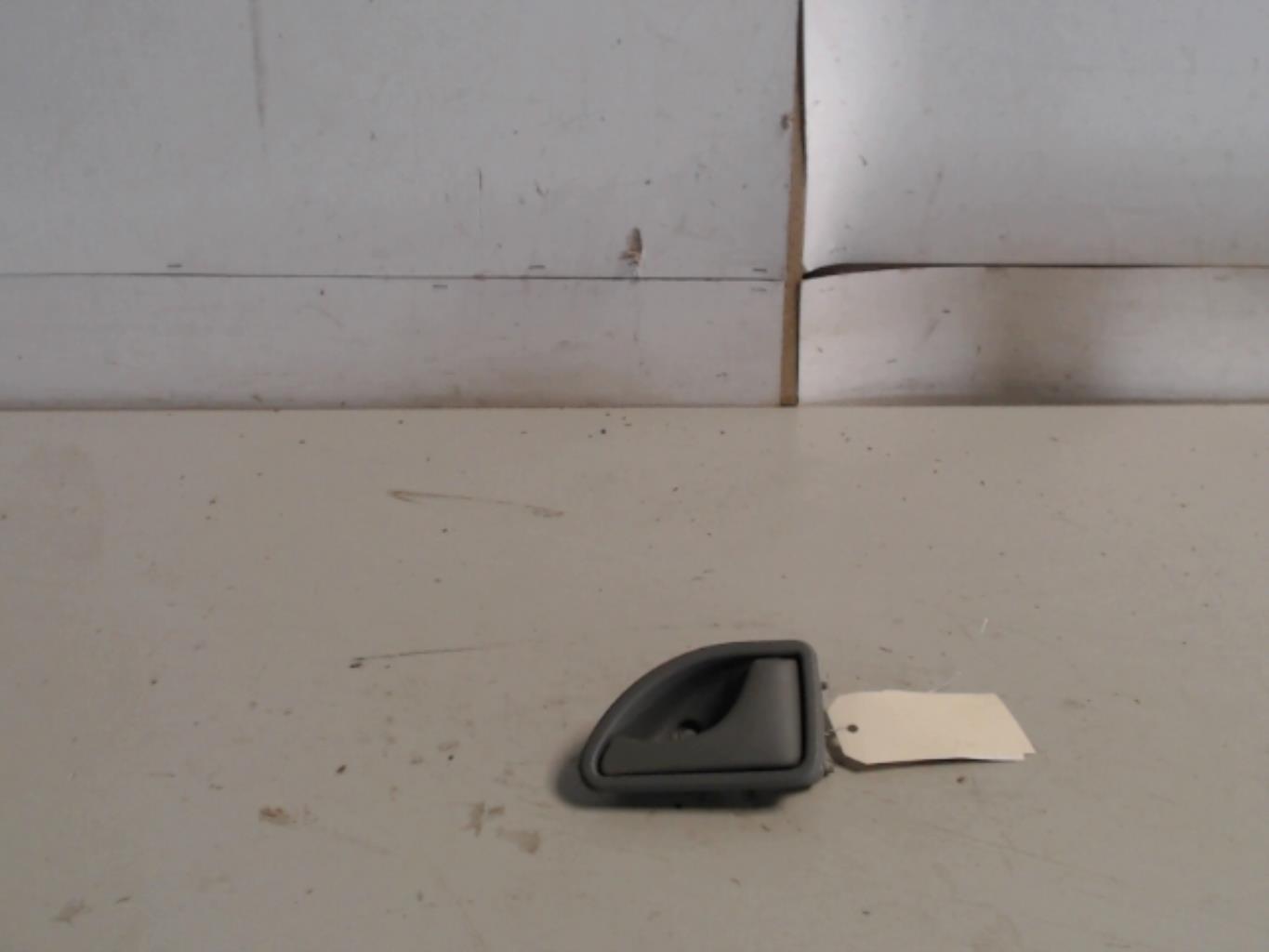 Poignee interieur avant droit RENAULT TWINGO 1 PHASE 3 Essence - 1