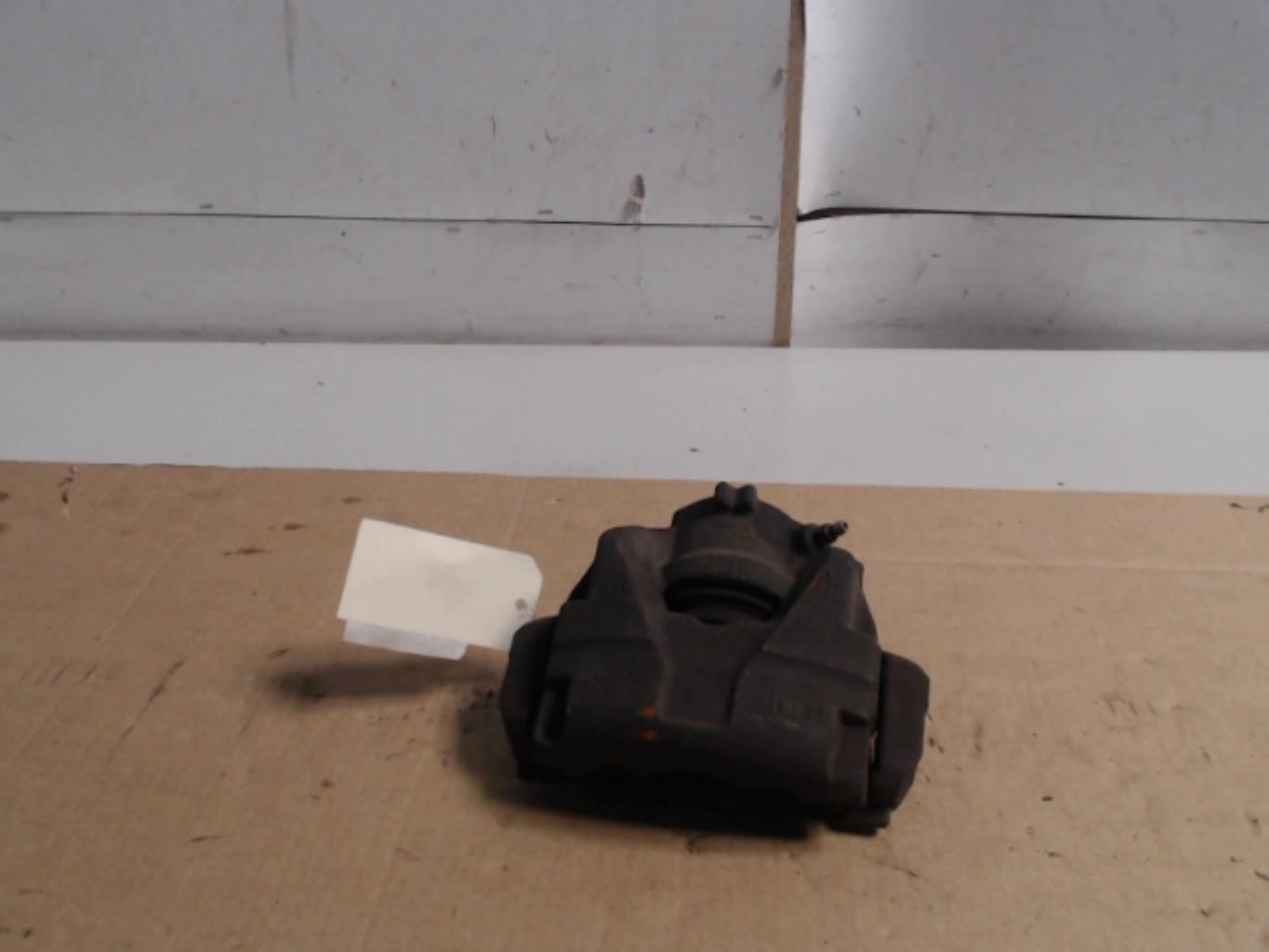 Etrier avant gauche (freinage) RENAULT CAPTUR 1 PHASE 1 Diesel - 1