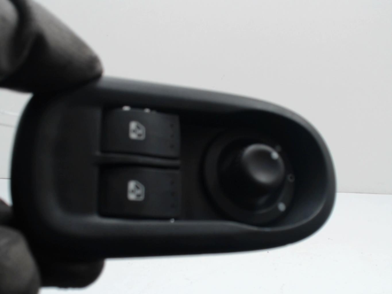 Interrupteur de leve vitre avant gauche RENAULT MASTER 3 PHASE 2 Diesel - 1