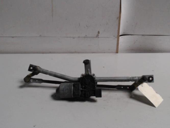Moteur essuie glace avant -...