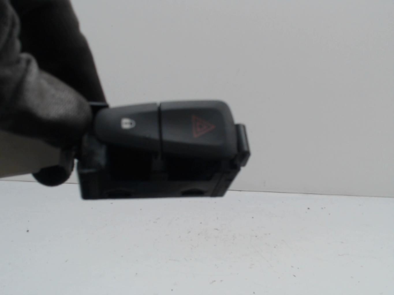 Bouton de warning DACIA LODGY  - 1
