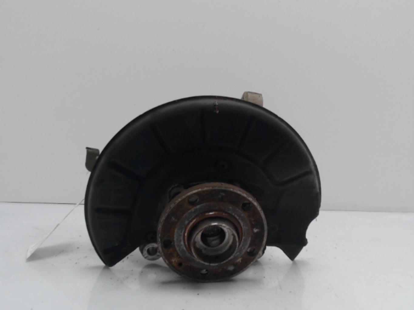 Fusee avant gauche VOLKSWAGEN PASSAT 5  - 1