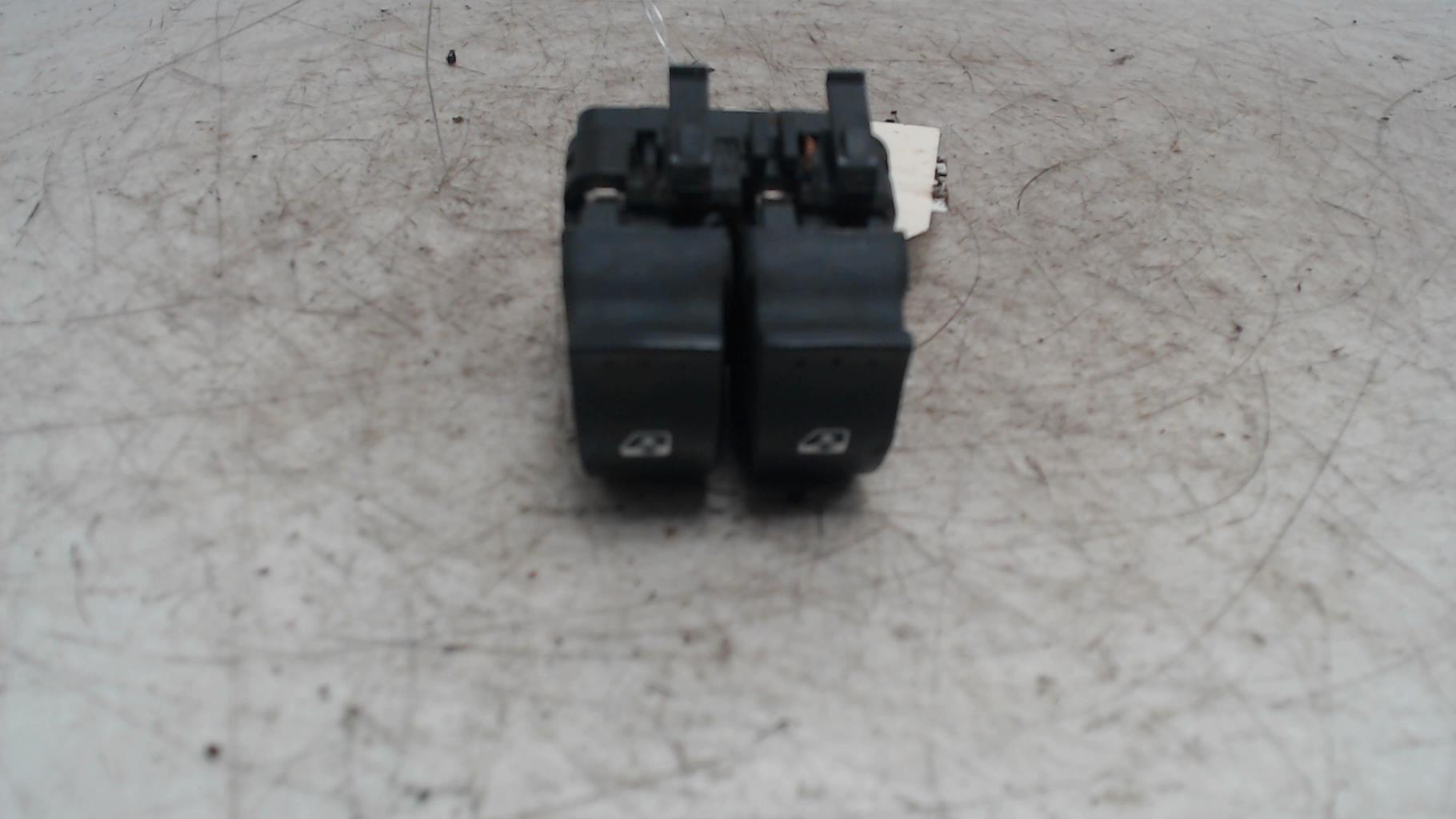 Interrupteur de leve vitre avant gauche RENAULT CLIO 2 PHASE 2  - 1