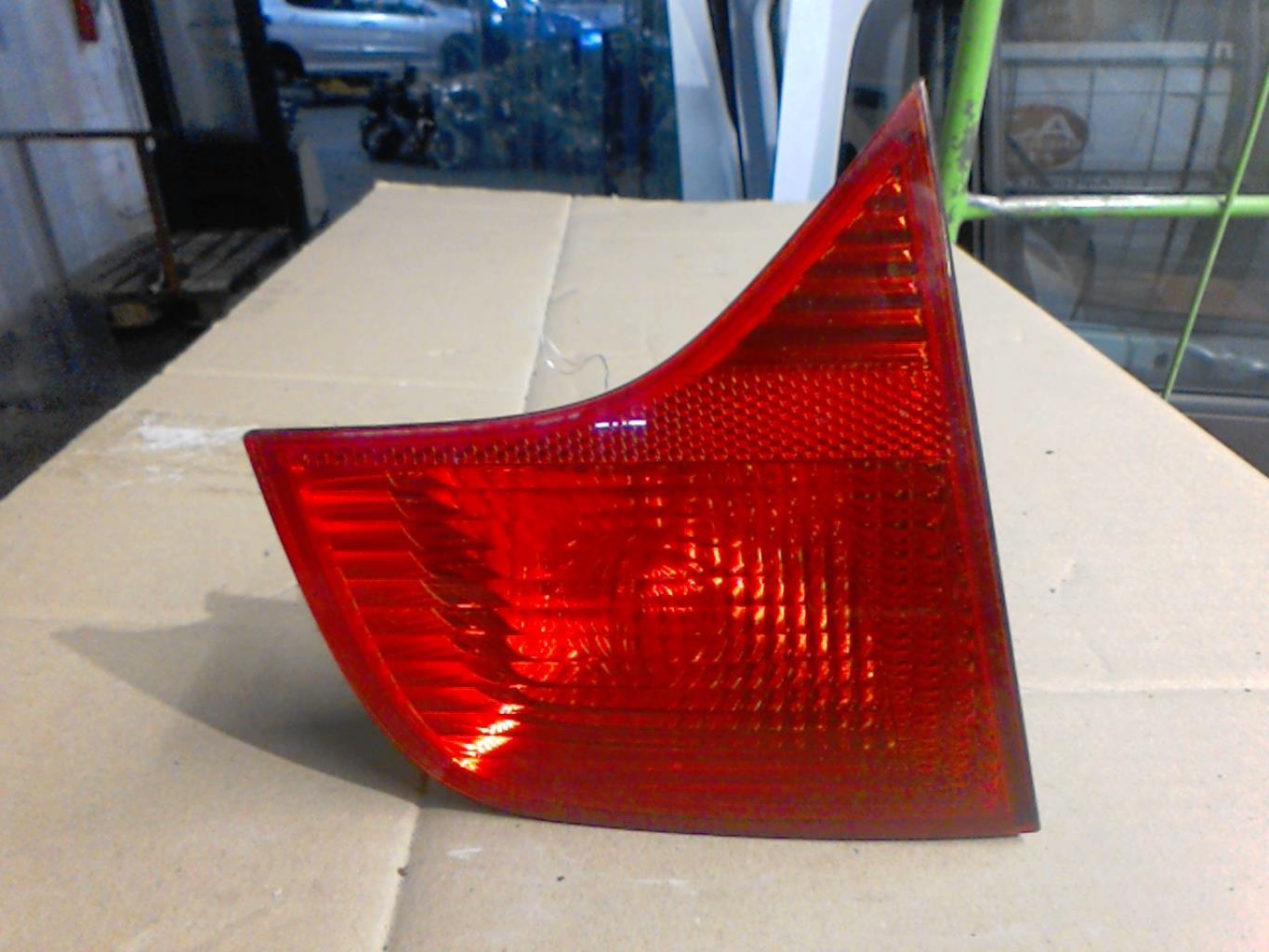 Feu arriere secondaire gauche (feux) AUDI A4 2 PHASE 2 Essence - 1