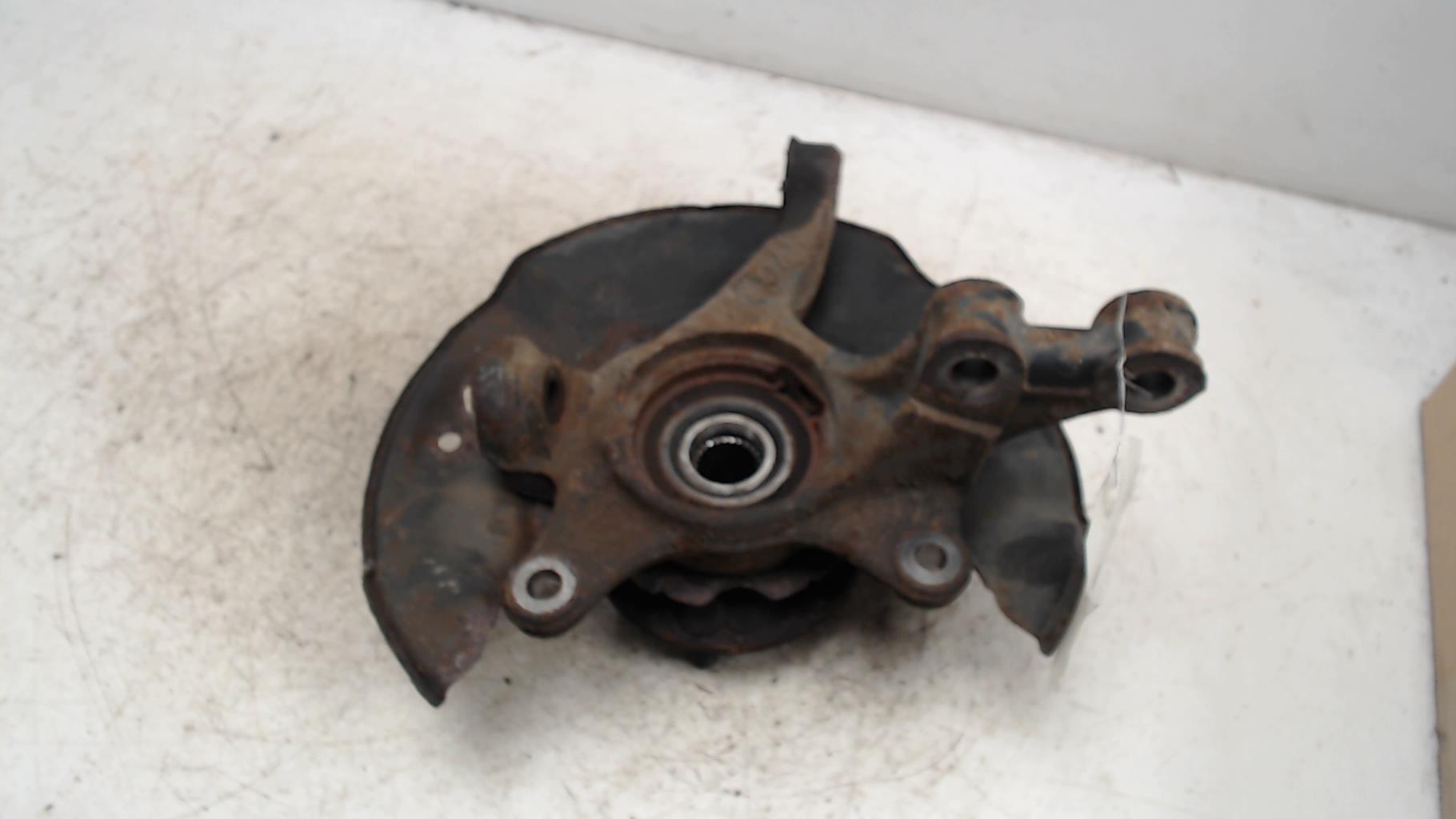 Fusee avant gauche TOYOTA YARIS 2 PHASE 1  - 1