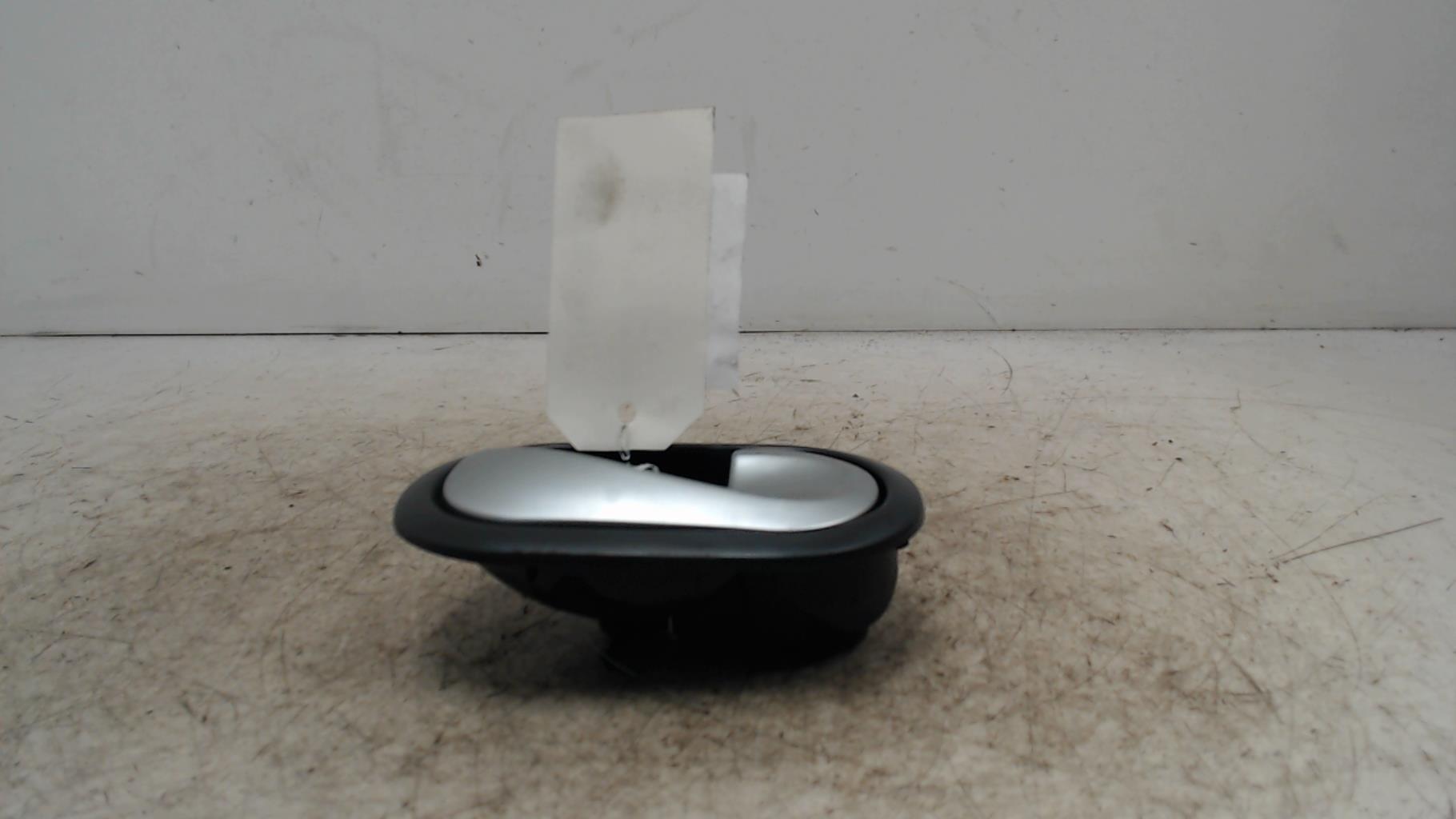 Poignee interieur avant droit RENAULT TWINGO 2 PHASE 1 Essence - 1