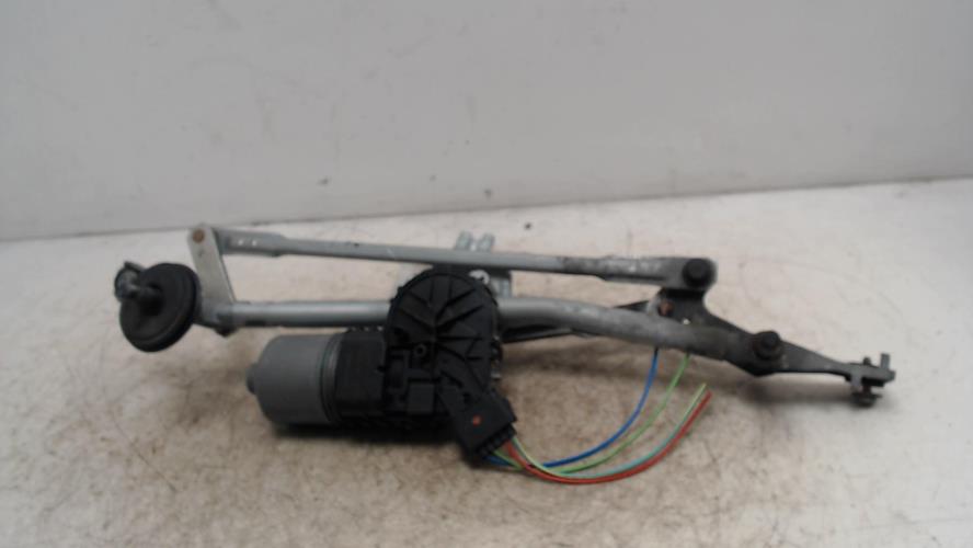 Moteur essuie glace avant -...