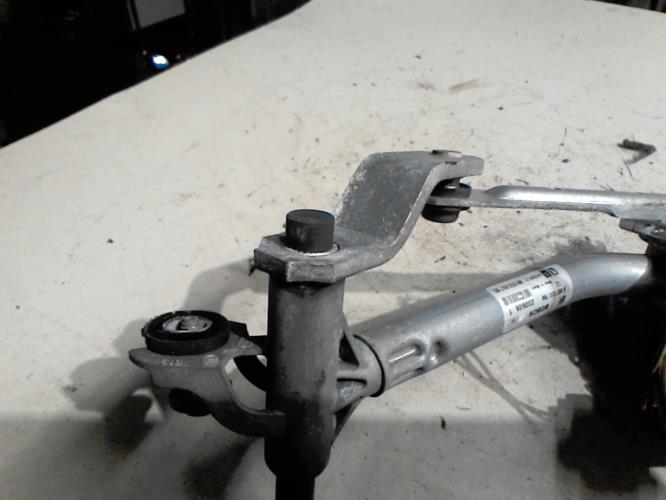 Moteur essuie glace avant -...