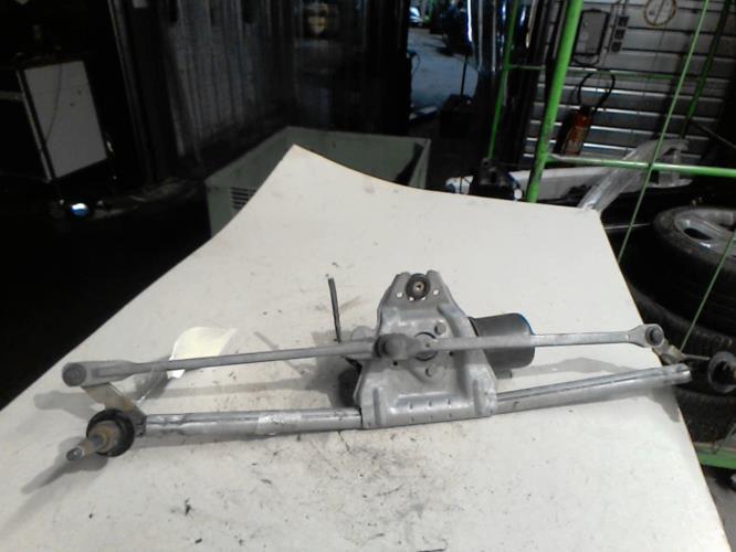 Moteur essuie glace avant -...