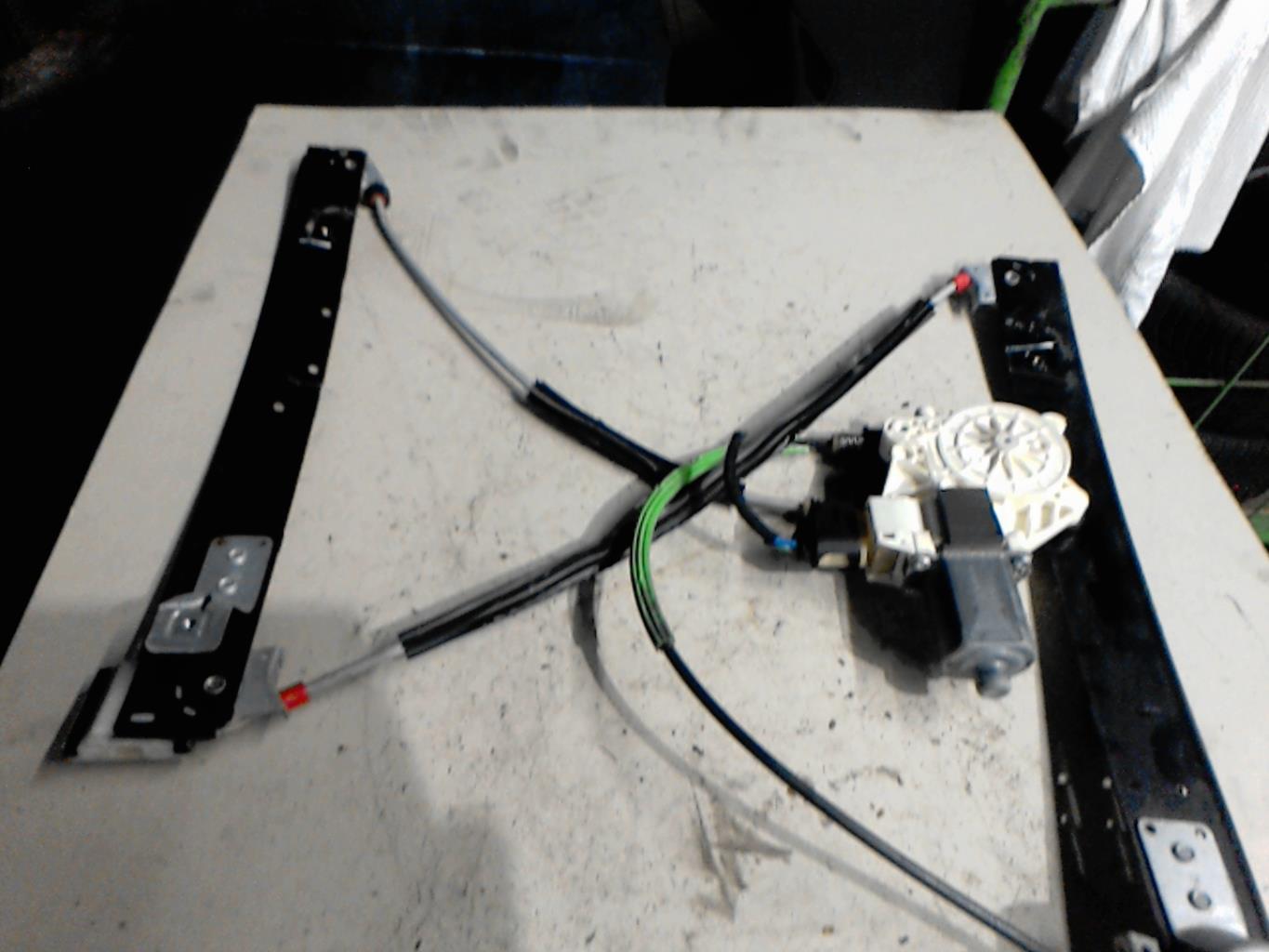Leve vitre electrique avant gauche FORD MONDEO 3 PHASE 2  - 1