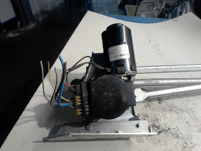 Moteur essuie glace avant -...