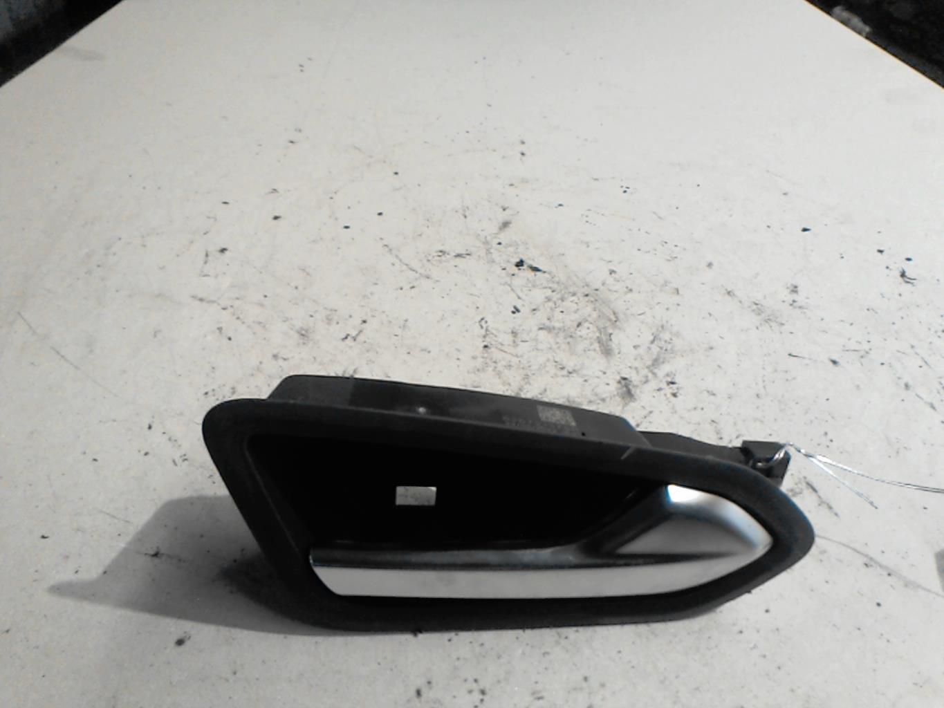Poignee interieur avant gauche RENAULT CAPTUR 2 Essence/GPL - 1