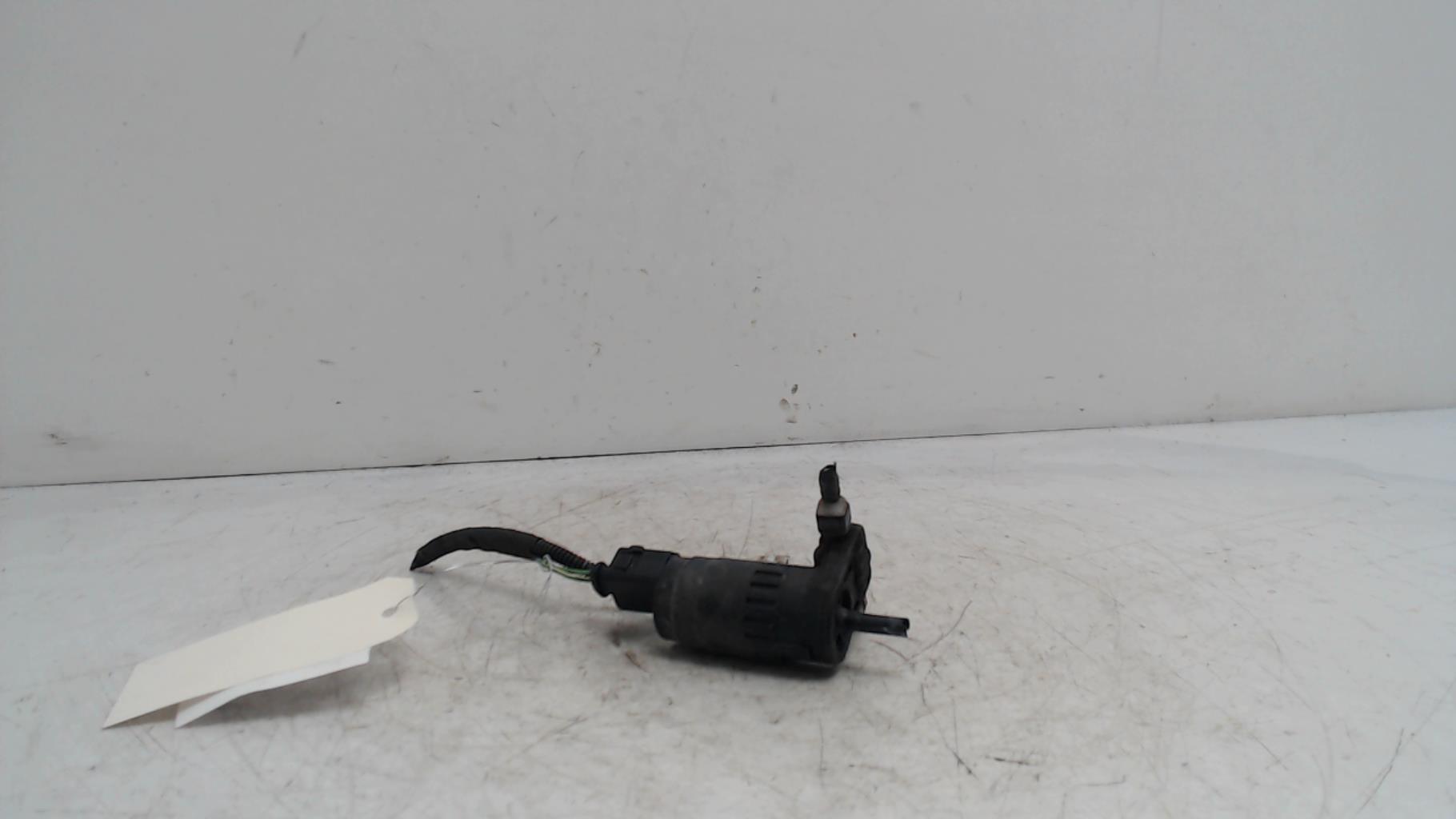 Pompe lave glace avant VOLKSWAGEN GOLF 6 Diesel - 1
