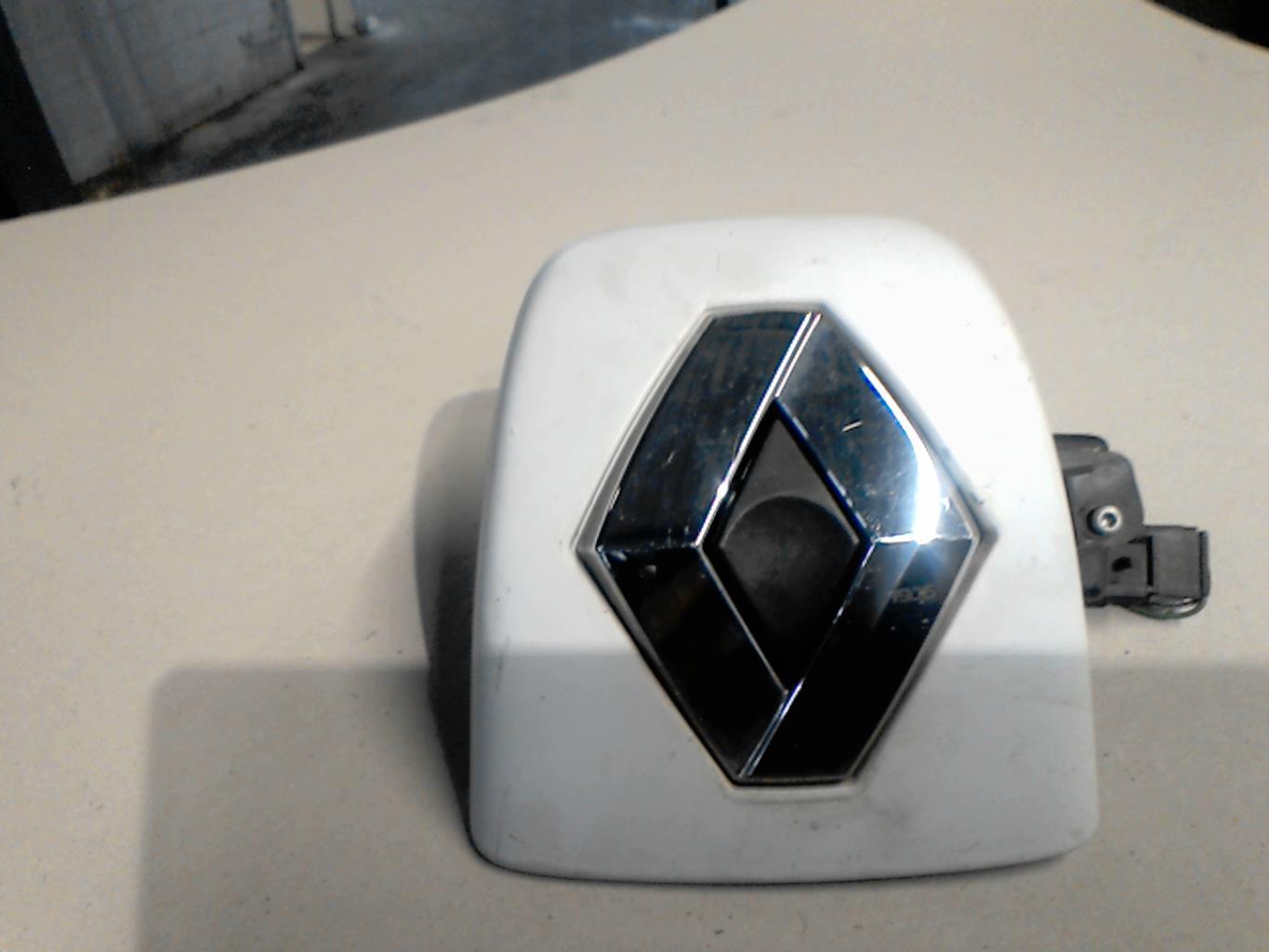 Bouton de coffre RENAULT CLIO 2 CAMPUS PHASE 1 Diesel - 1
