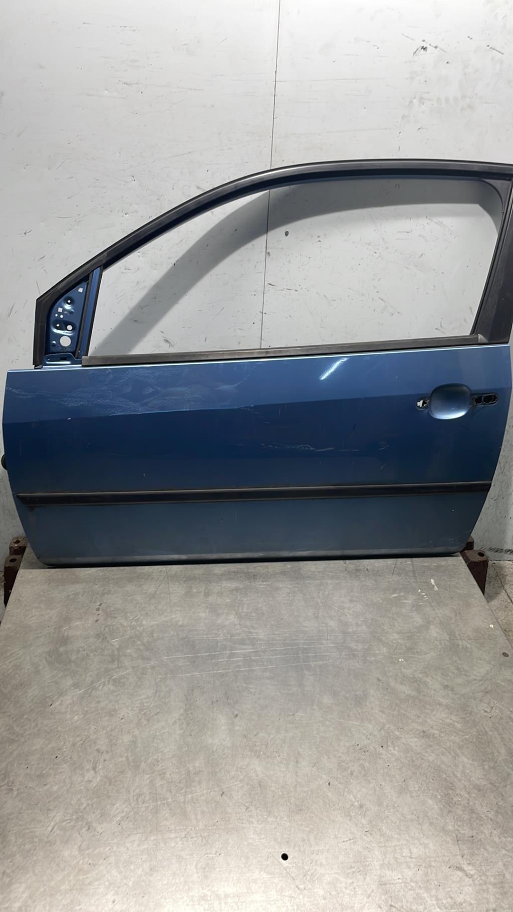 Porte avant gauche FORD FIESTA 5 PHASE 1 Diesel - 1