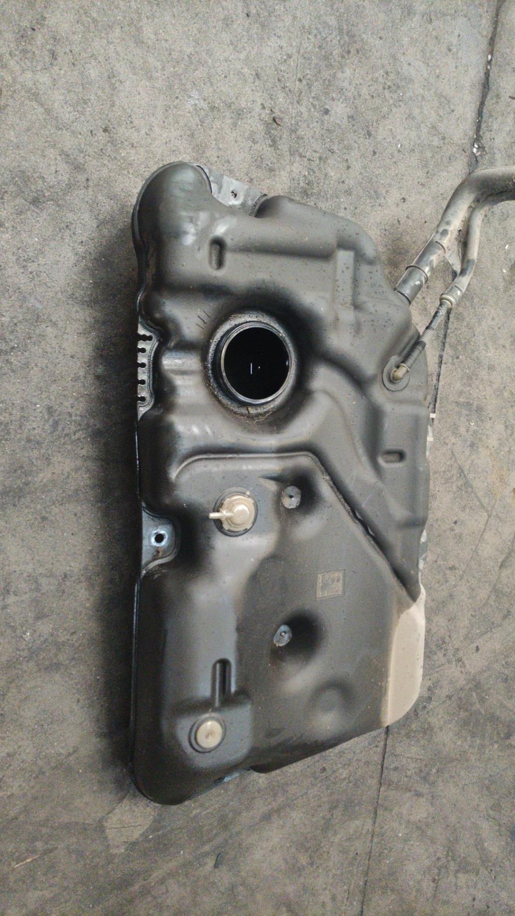 Reservoir essence DACIA DUSTER 1 PHASE 1  - 1