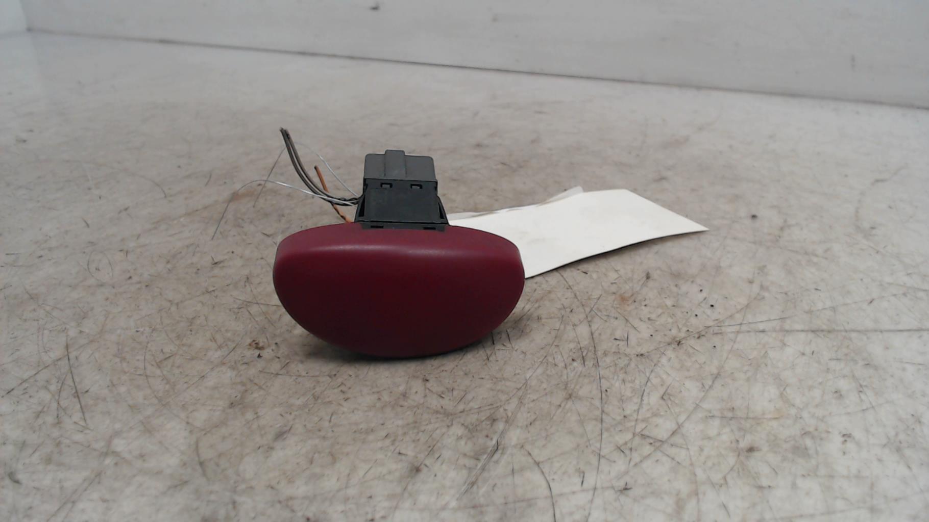 Bouton de warning PEUGEOT 206 PHASE 1 Essence - 1