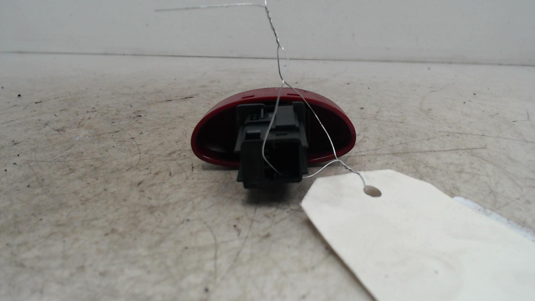 Bouton de warning PEUGEOT 206 PHASE 2 Essence - 1