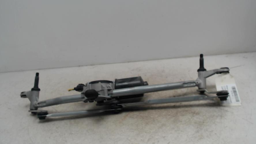 Moteur essuie glace avant -...
