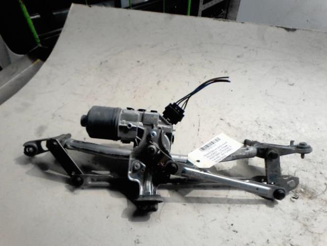 Moteur essuie glace avant -...