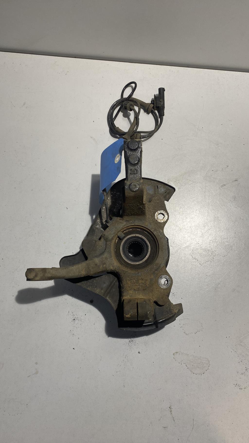 Moyeu avant gauche FIAT 500 2 PHASE 1 Essence - 1