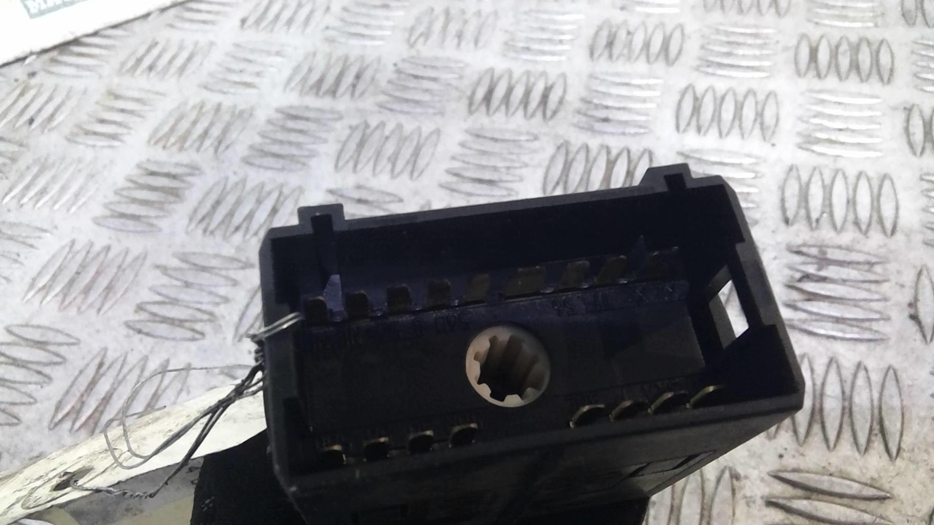 Commodo phare VOLKSWAGEN POLO 4 PHASE 2 Diesel - 1