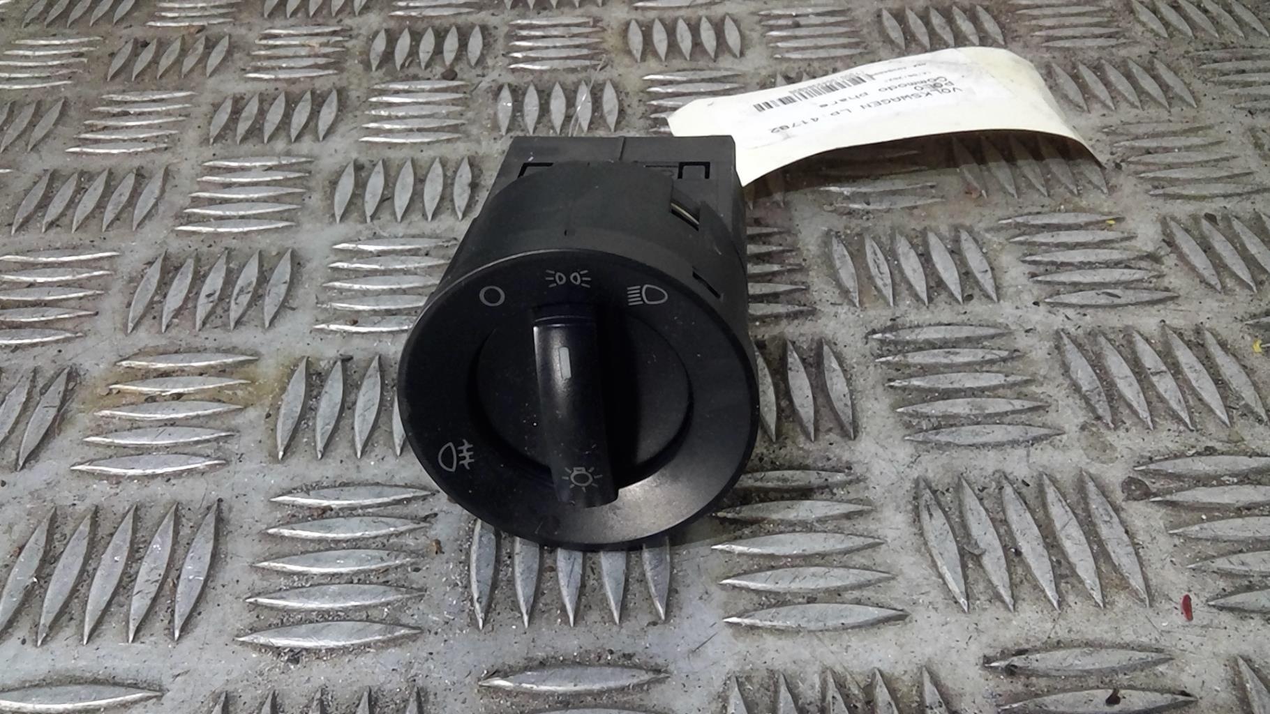 Commodo phare VOLKSWAGEN POLO 4 PHASE 1 Essence - 1