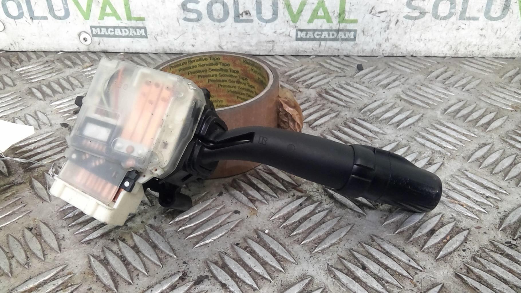 Commande de phare TOYOTA AVENSIS 2 PHASE 1 Diesel - 1