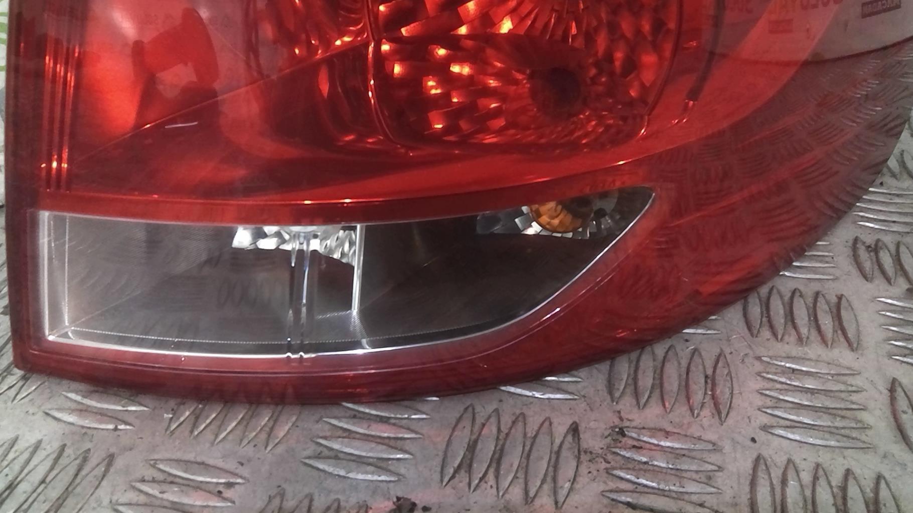 Fanale posteriore principale destro (luci) RENAULT CLIO 3 PHASE 1 BREAK Diésel - 1