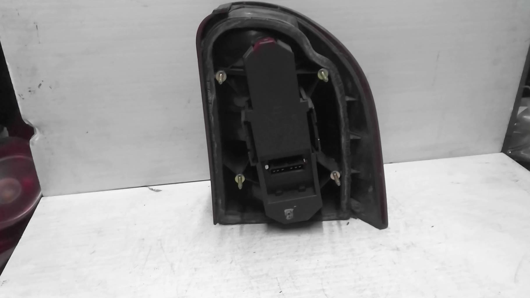 Fanale posteriore principale sinistro (luci) FORD MONDEO 1 PHASE 2 BREAK Diésel - 1