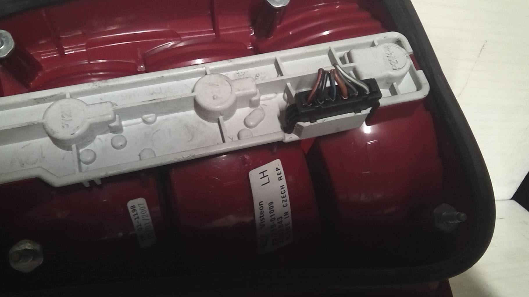 Fanale posteriore principale sinistro (luci) SKODA FABIA 1 PHASE 1 Gasolina - 1