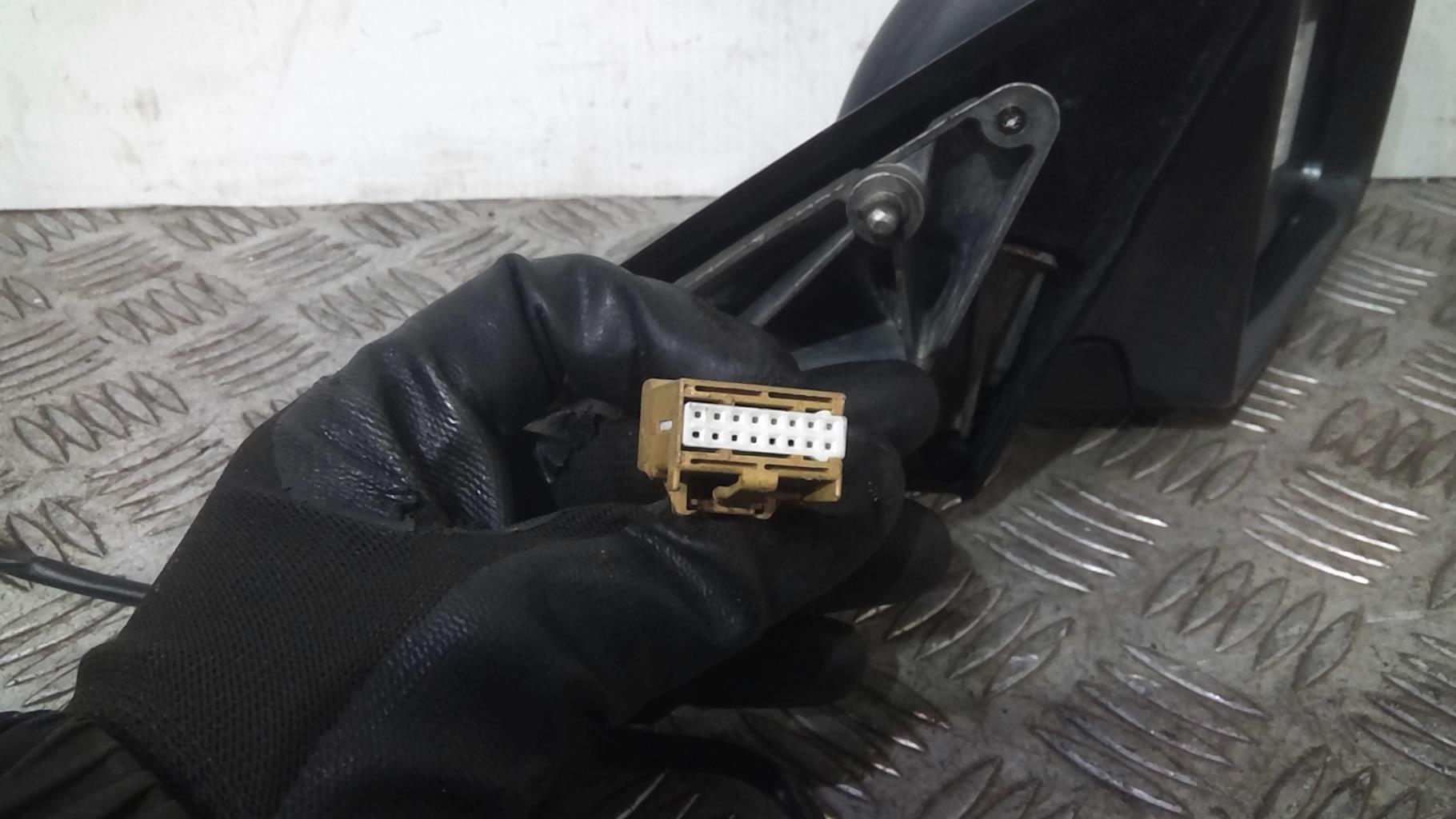 Retrovisor derecho AUDI A4 2 PHASE 1 Diésel - 1